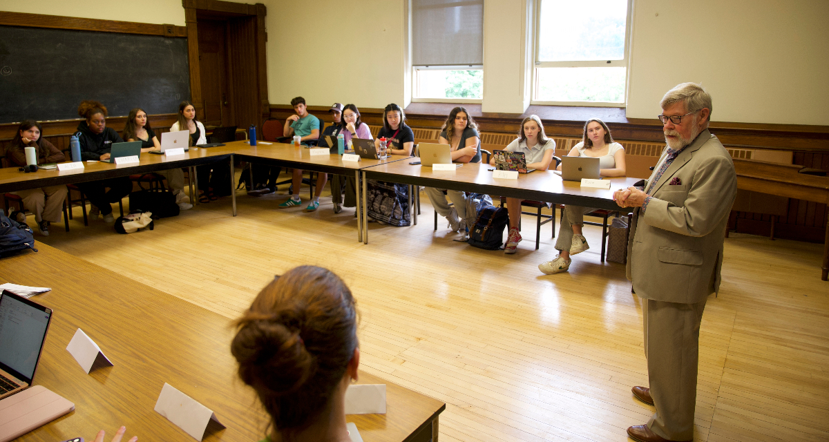 President Emeritus Paul Gooch, who founded the Vic One program with former principal David Cook, leads a seminar this autumn. (Photos by Minh Truong)